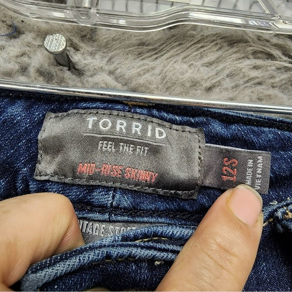 Torrid Jeans Womens 12 Petite Dark Wash Stretch Mid Rise Shaping Skinny - Picture 4 of 14